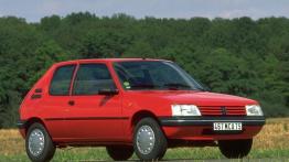 Peugeot 205 - widok z przodu