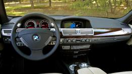 BMW Seria 7 E65 2005 - pełny panel przedni