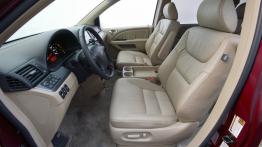 Honda Odyssey Touring 2006 - widok ogólny wnętrza z przodu