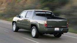 Honda Ridgeline 2006 - widok z tyłu