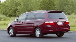 Honda Odyssey Touring 2006 - lewy bok
