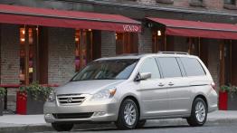 Honda Odyssey Touring 2006 - lewy bok