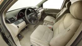 Honda Odyssey Touring 2006 - widok ogólny wnętrza z przodu