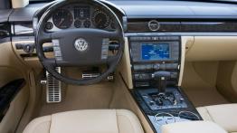Volkswagen Phaeton 2007 - kokpit
