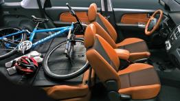 Kia Sportage 2007 - tylna kanapa złożona, widok z boku