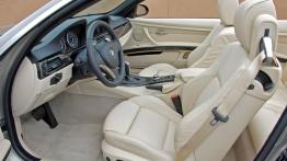 BMW Seria 3 E93 2007 - widok ogólny wnętrza z przodu