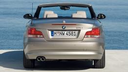BMW Seria 1 E88 2007 - widok z tyłu