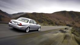 Jaguar XJ 2007 - widok z tyłu