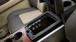 Ford Expedition 2007 - tunel środkowy między fotelami