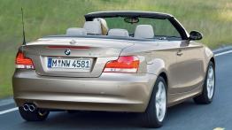 BMW Seria 1 E88 2007 - widok z tyłu