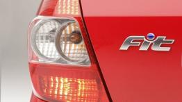Honda Fit Sport 2007 - lewy tylny reflektor - włączony
