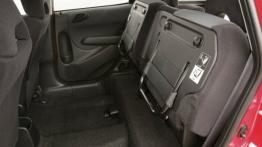 Honda Fit Sport 2007 - tylna kanapa złożona, widok z boku