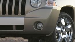 Jeep Compass 2007 - lewy przedni reflektor - wyłączony