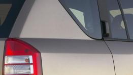 Jeep Compass 2007 - prawy tylny reflektor - wyłączony