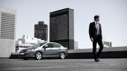 Peugeot 408 - lewy bok