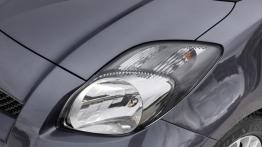 Toyota Yaris 2008 - lewy przedni reflektor - wyłączony