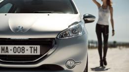 Peugeot 208 - lewy przedni reflektor - wyłączony