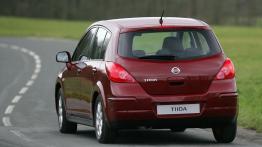 Nissan Tiida 2008 - widok z tyłu
