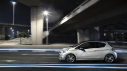 Peugeot 208 - lewy bok