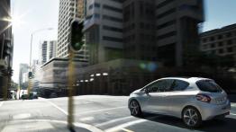 Peugeot 208 - lewy bok