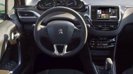 Peugeot 208 - kokpit