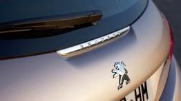 Peugeot 208 - emblemat