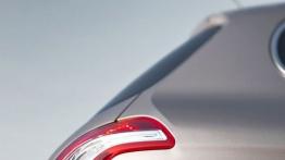 Peugeot 208 - prawy tylny reflektor - włączony