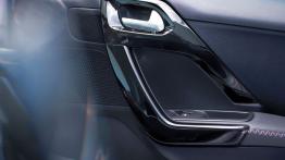 Peugeot 208 - drzwi kierowcy od wewnątrz