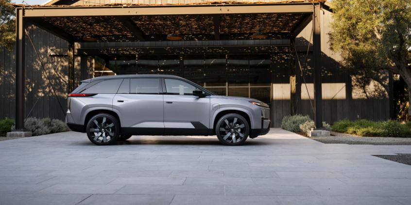 Toyota Highlander przechodzi na prąd i rzuca wyzwanie Kii EV9