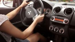 Mitsubishi Colt 2009 - pełny panel przedni