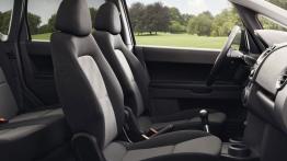 Mitsubishi Colt 2009 - widok ogólny wnętrza z przodu