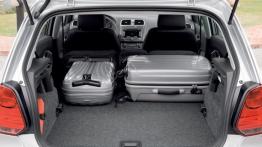 Volkswagen Polo 2009 - tył - bagażnik otwarty