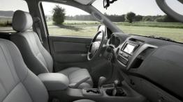 Toyota Hilux 2009 - widok ogólny wnętrza z przodu