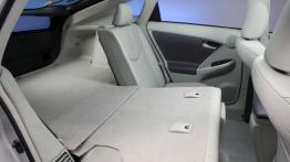 Toyota Prius 2009 - tylna kanapa złożona, widok z boku