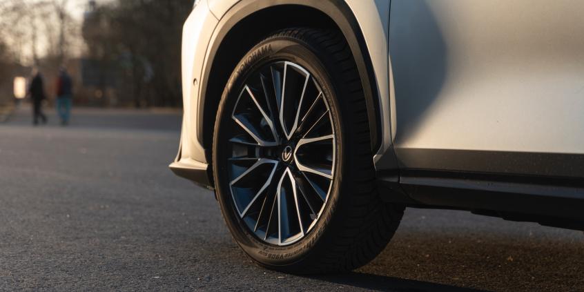 Lexus NX 450h+ E-FOUR Omotenashi nie pozwala sobie na słabości. W końcu znalazłem samochód dla siebie