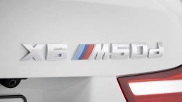BMW X6 M50d - emblemat