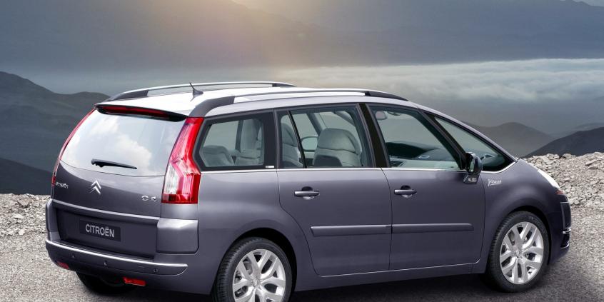 Tanie auta dla dużej rodziny. 5 propozycji w cenie do 25 tys. zł