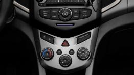 Chevrolet Aveo sedan 2011 - konsola środkowa