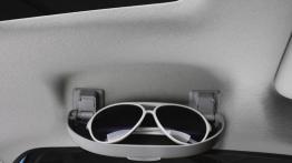 Chevrolet Aveo sedan 2011 - schowek przedni otwarty