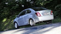 Chevrolet Aveo sedan 2011 - widok z tyłu