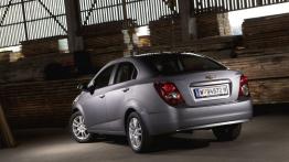 Chevrolet Aveo sedan 2011 - widok z tyłu