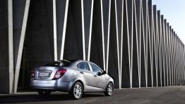 Chevrolet Aveo sedan 2011 - widok z tyłu