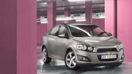 Chevrolet Aveo sedan 2011 - przód - reflektory wyłączone