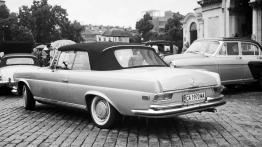 Mercedes W111 - widok z tyłu