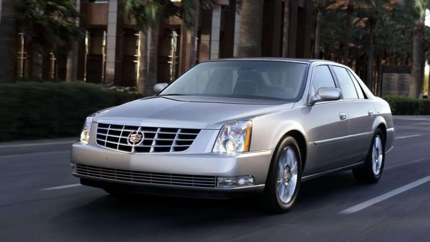 Cadillac DTS 4.6 i V8 295KM 217kW 2005-2011