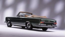 Mercedes W111 - widok z tyłu