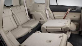 Toyota Highlander 2011 - tylna kanapa złożona, widok z boku