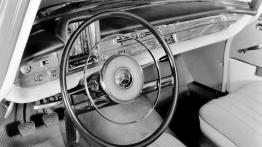 Mercedes W111 - pełny panel przedni