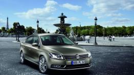 Volkswagen Passat B7 sedan (2011) - widok z przodu