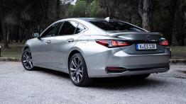 Lexus ES 300h - galeria redakcyjna (1) - widok z tyłu